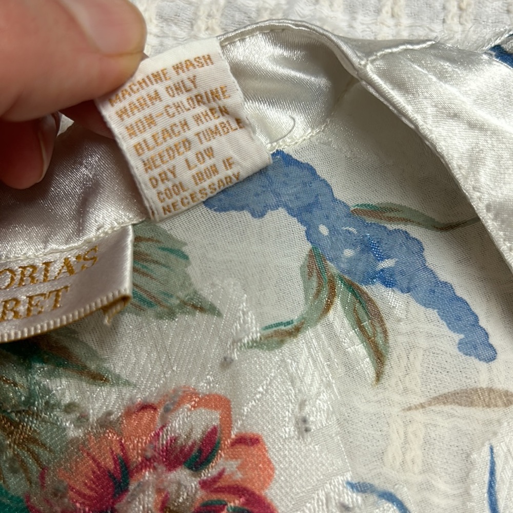 Victoria’s Secret coverup - Picture 5 of 7